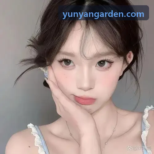 岩板大板在客厅连续铺贴的纹理走向